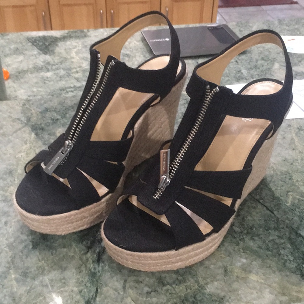 Micheal Kors Berkley Weave Wedges size 8